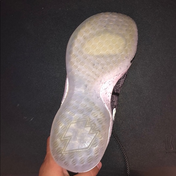 Basketball shoes - Picture 4 of 5